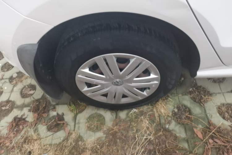 Used Volkswagen Polo 2016 1.4L Manual Fashion Model Right Rear Wheel Hub