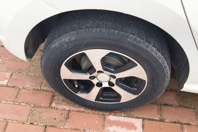 Used Volkswagen Polo 2016 1.4L Manual Fashion Model Right Rear Wheel Hub