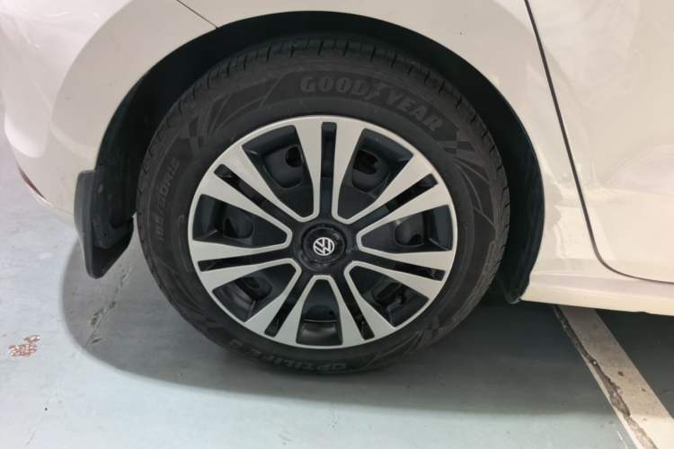 Used Volkswagen Polo 2016 1.6L Automatic Comfort Model Right Rear Wheel Hub