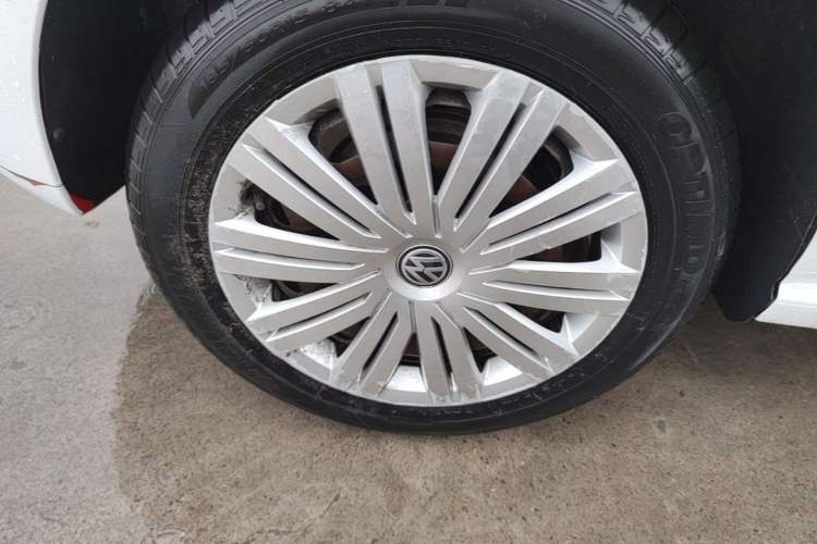 Used Volkswagen Polo 2016 1.6L Automatic Comfort Model Right Rear Wheel Hub