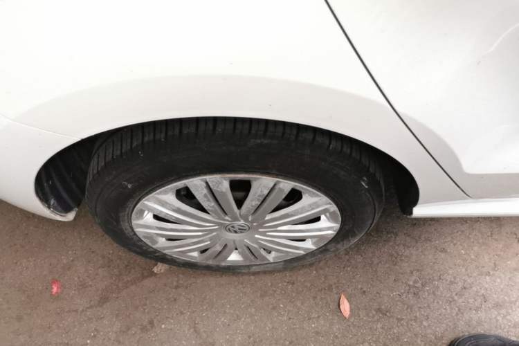Used Volkswagen Polo 2016 1.6L Automatic Comfort Model Right Rear Wheel Hub