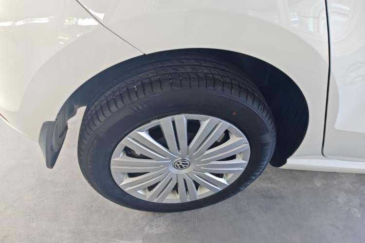 Used Volkswagen Polo 2016 1.6L Automatic Comfort Model Right Rear Wheel Hub