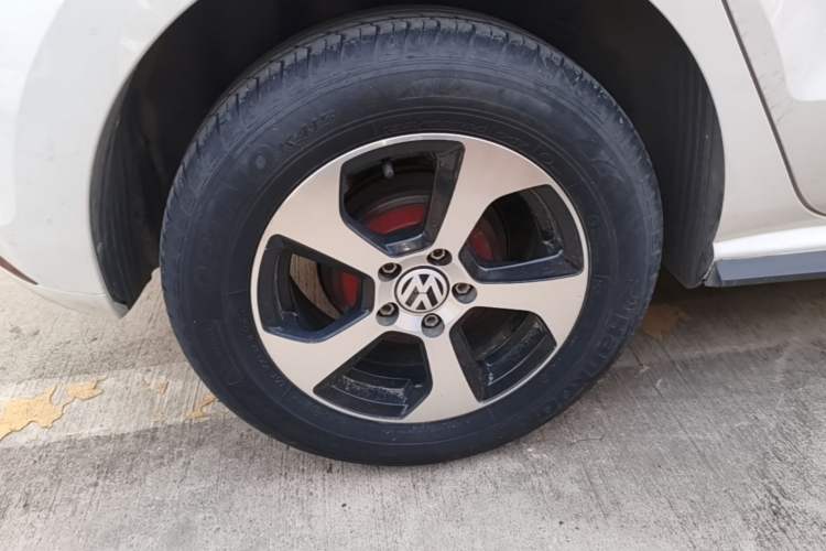 Used Volkswagen Polo 2016 1.4L Manual Fashion Model Right Rear Wheel Hub