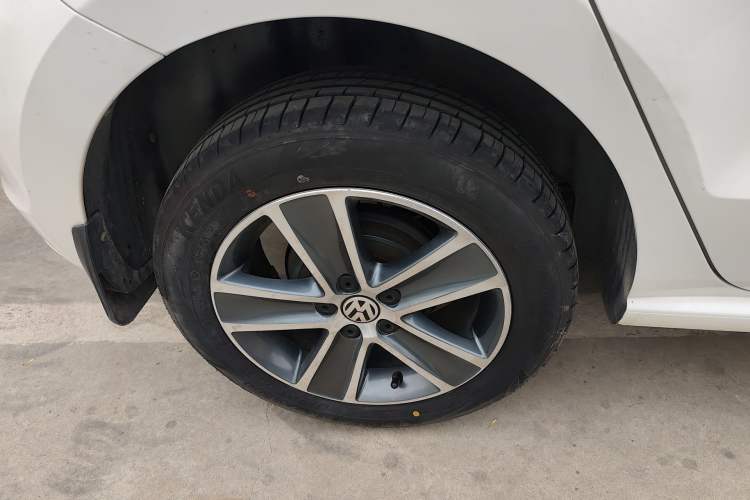 Used Volkswagen Polo 2016 1.6L Automatic Comfort Model Right Rear Wheel Hub