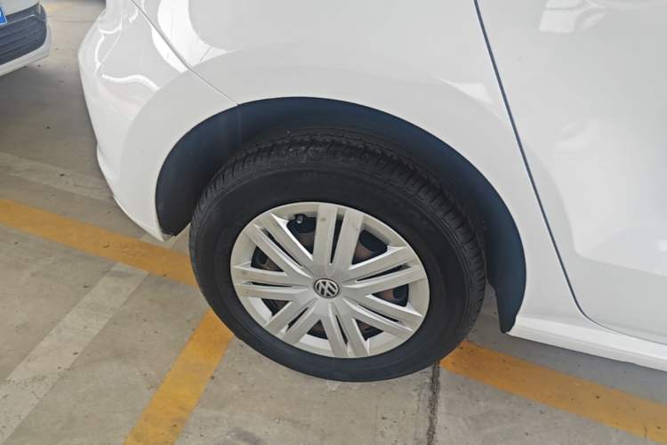 Used Volkswagen Polo 2016 1.4L Automatic Trendy Model Right Rear Wheel Hub