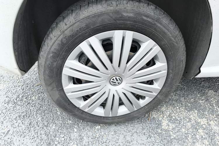 Used Volkswagen Polo 2016 1.6L Automatic Comfort Model Right Rear Wheel Hub