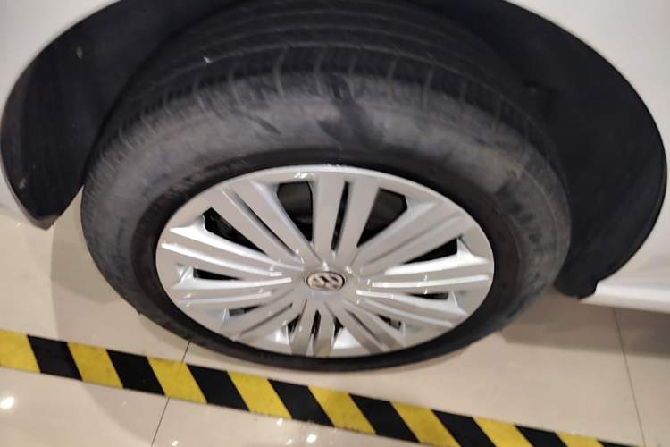 Used Volkswagen Polo 2016 1.6L Automatic Comfort Model Right Rear Wheel Hub