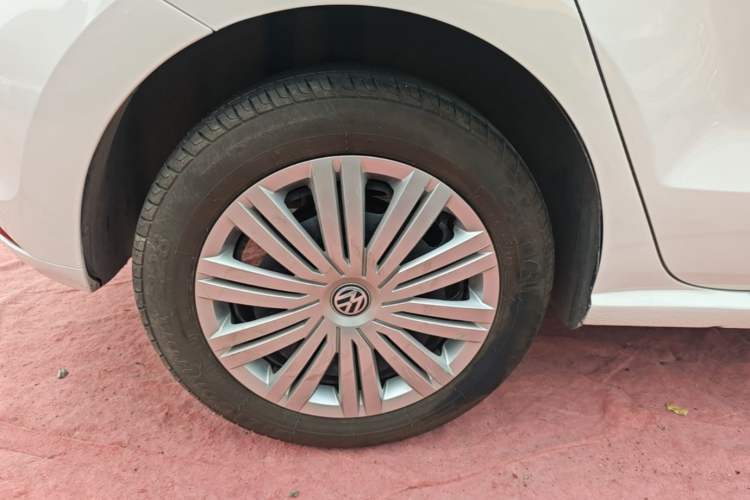 Used Volkswagen Polo 2016 1.6L Automatic Comfort Model Right Rear Wheel Hub