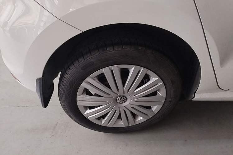 Used Volkswagen Polo 2016 1.6L Automatic Comfort Model Right Rear Wheel Hub