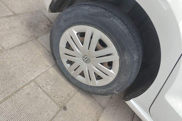 Used Volkswagen Polo 2016 1.4L Manual Fashion Model Right Rear Wheel Hub