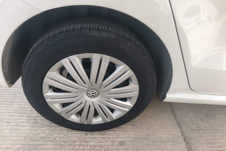 Used Volkswagen Polo 2016 1.6L Automatic Comfort Model Right Rear Wheel Hub