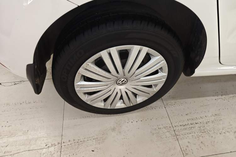 Used Volkswagen Polo 2016 1.6L Automatic Comfort Model Right Rear Wheel Hub