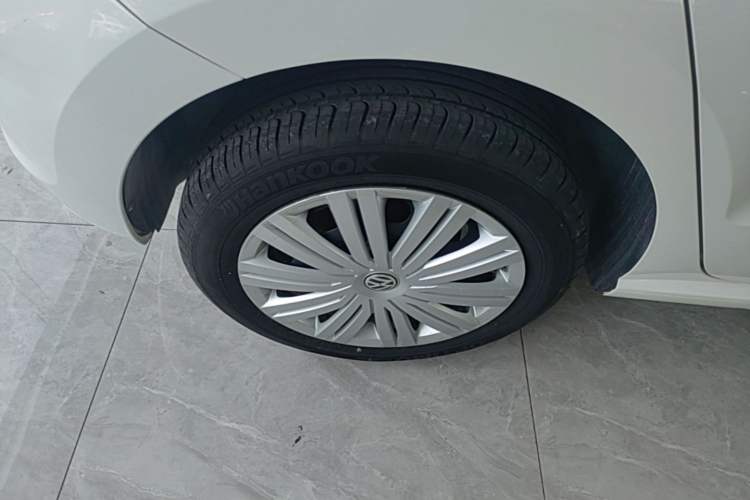 Used Volkswagen Polo 2016 1.6L Automatic Comfort Model Right Rear Wheel Hub