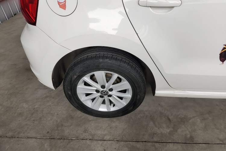 Used Volkswagen Polo 2016 1.4L Manual Fashion Model Right Rear Wheel Hub