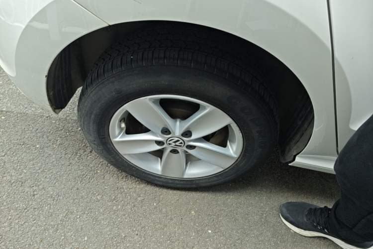Used Volkswagen Polo 2016 1.4L Manual Fashion Model Right Rear Wheel Hub