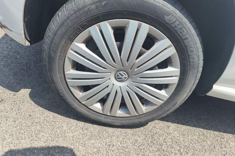 Used Volkswagen Polo 2016 1.6L Automatic Comfort Model Right Rear Wheel Hub