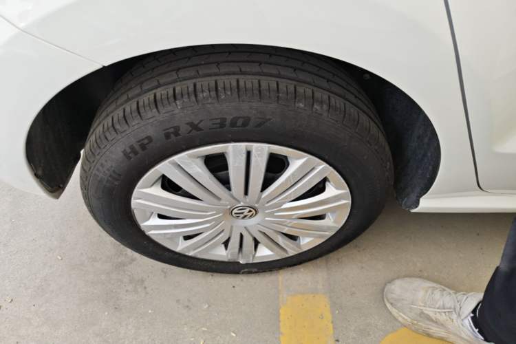 Used Volkswagen Polo 2016 1.6L Automatic Comfort Model Right Rear Wheel Hub