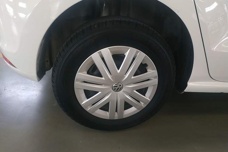 Used Volkswagen Polo 2016 1.4L Manual Fashion Model Right Rear Wheel Hub