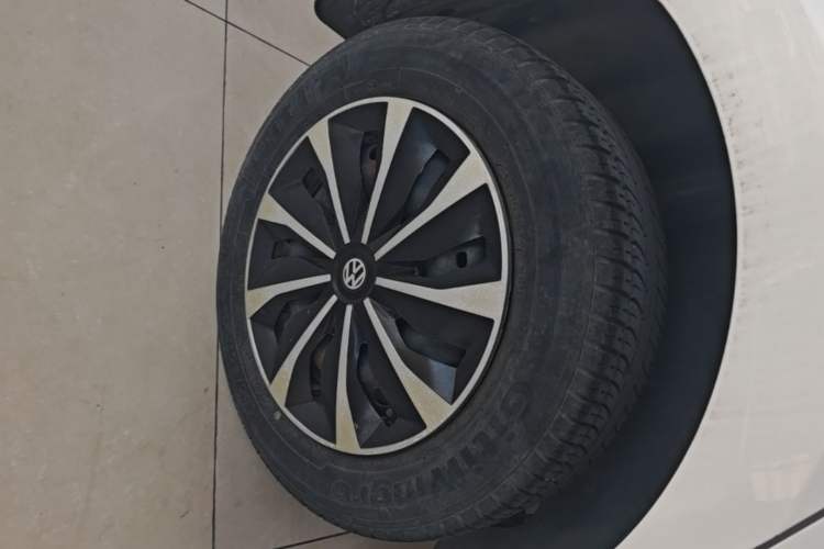 Used Volkswagen Polo 2016 1.4L Manual Fashion Model Right Rear Wheel Hub