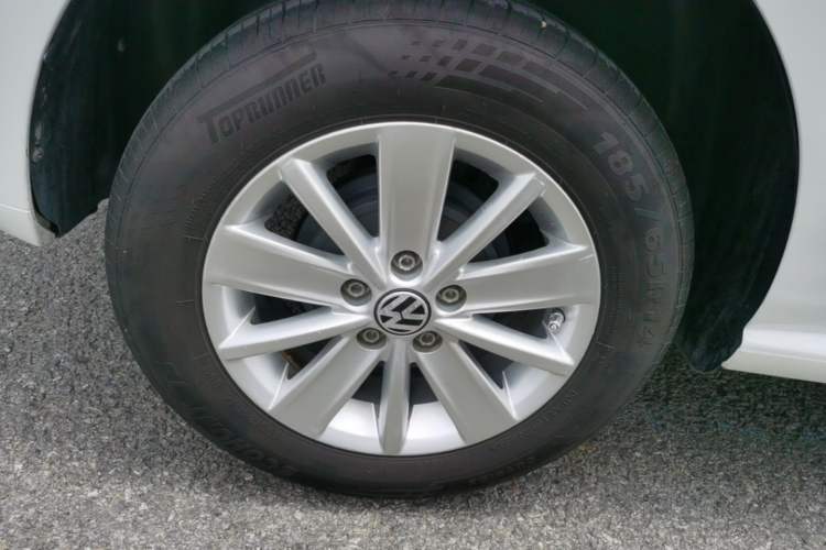 Used Volkswagen Polo 2016 1.4L Manual Fashion Model Right Rear Wheel Hub