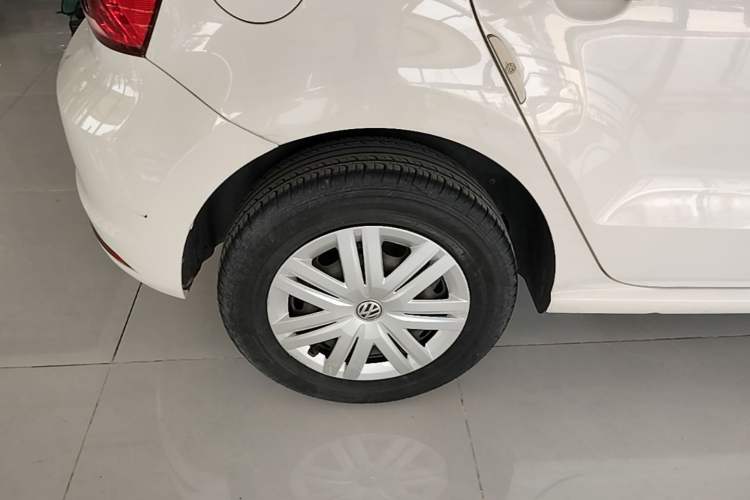 Used Volkswagen Polo 2016 1.4L Automatic Trendy Model Right Rear Wheel Hub