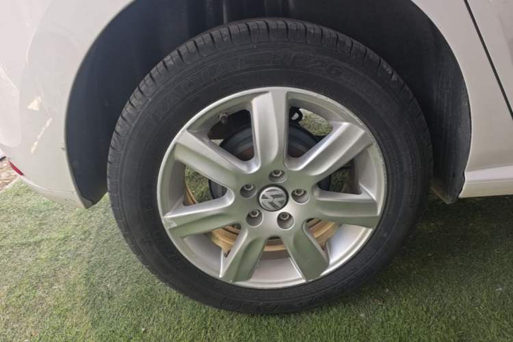 Used Volkswagen Polo 2016 1.6L Automatic Comfort Model Right Rear Wheel Hub