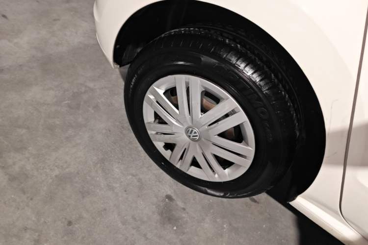 Used Volkswagen Polo 2016 1.4L Manual Fashion Model Right Rear Wheel Hub