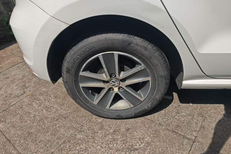 Used Volkswagen Polo 2016 1.4L Manual Fashion Model Right Rear Wheel Hub
