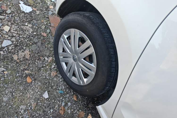 Used Volkswagen Polo 2016 1.4L Manual Fashion Model Right Rear Wheel Hub