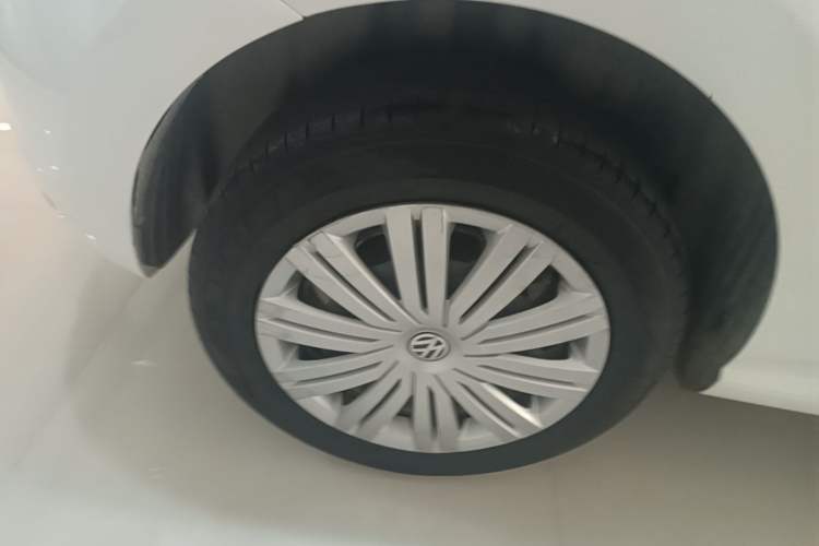 Used Volkswagen Polo 2016 1.6L Automatic Comfort Model Right Rear Wheel Hub