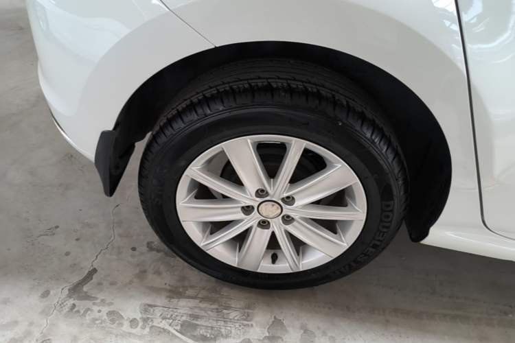 Used Volkswagen Polo 2016 1.6L Automatic Comfort Model Right Rear Wheel Hub