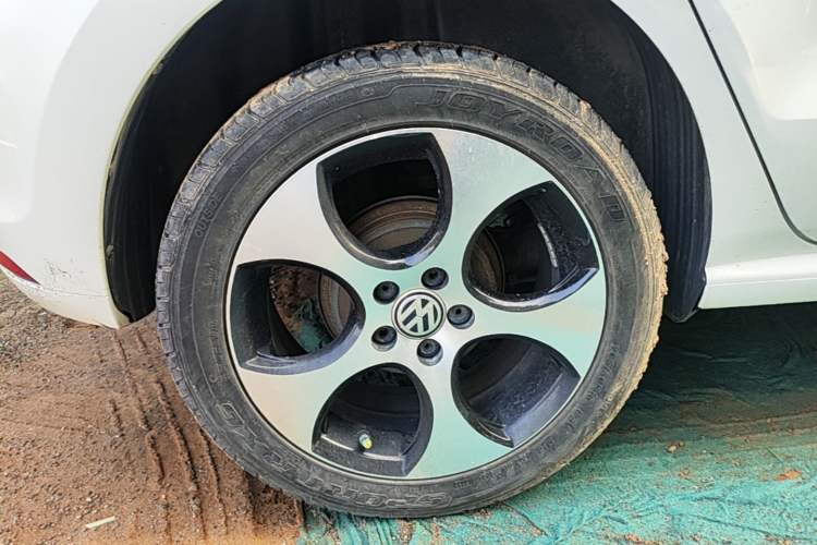 Used Volkswagen Polo 2016 1.4L Automatic Trendy Model Right Rear Wheel Hub