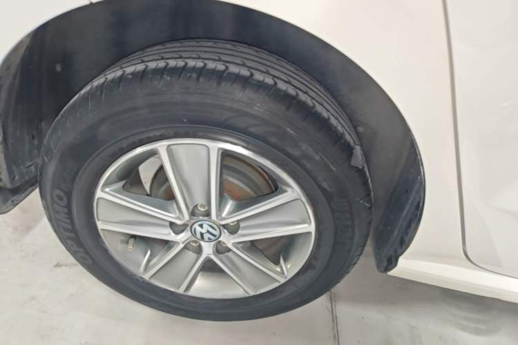Used Volkswagen Polo 2016 1.4L Manual Fashion Model Right Rear Wheel Hub