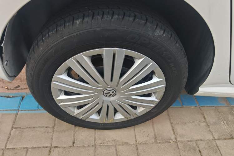 Used Volkswagen Polo 2016 1.6L Automatic Comfort Model Right Rear Wheel Hub