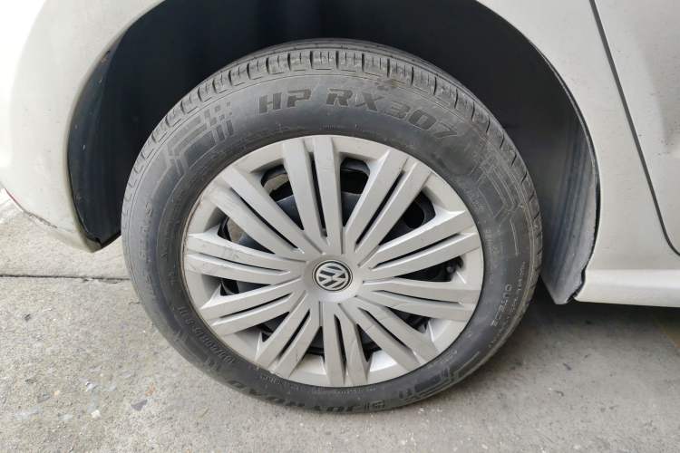 Used Volkswagen Polo 2016 1.6L Automatic Comfort Model Right Rear Wheel Hub