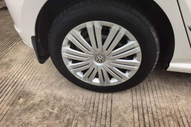 Used Volkswagen Polo 2016 1.6L Automatic Comfort Model Right Rear Wheel Hub
