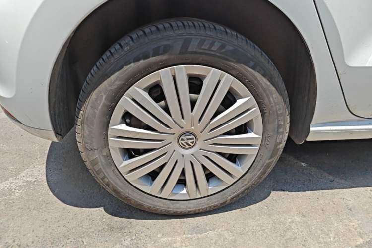 Used Volkswagen Polo 2016 1.6L Automatic Comfort Model Right Rear Wheel Hub