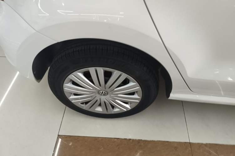 Used Volkswagen Polo 2016 1.6L Automatic Comfort Model Right Rear Wheel Hub