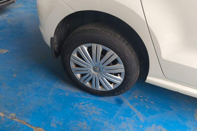 Used Volkswagen Polo 2016 1.6L Automatic Comfort Model Right Rear Wheel Hub