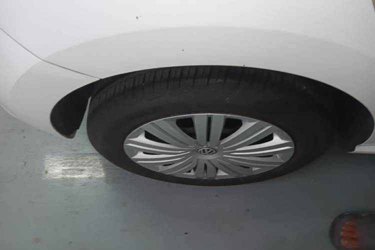Used Volkswagen Polo 2016 1.6L Automatic Comfort Model Right Rear Wheel Hub