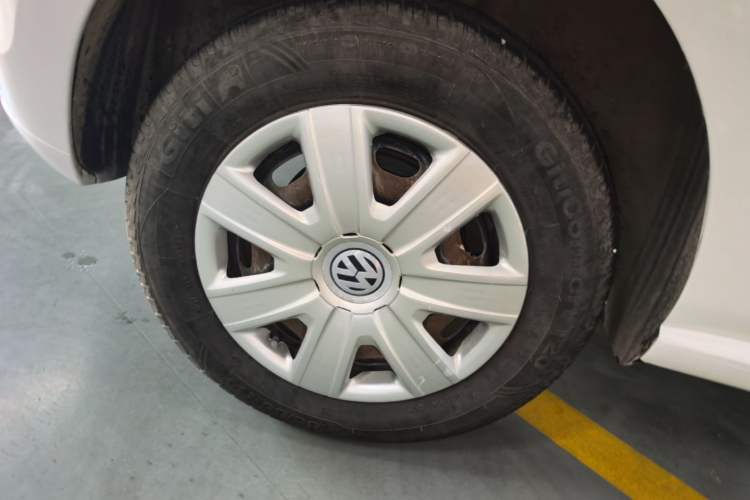 Used Volkswagen Polo 2016 1.4L Manual Fashion Model Right Rear Wheel Hub