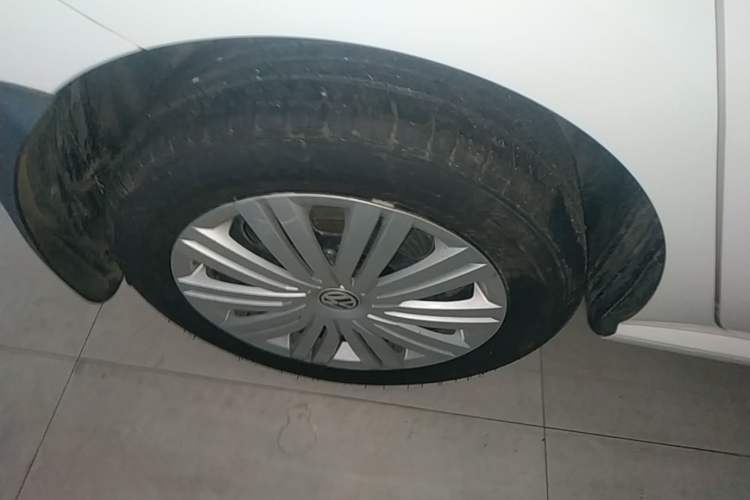 Used Volkswagen Polo 2016 1.6L Automatic Comfort Model Right Rear Wheel Hub