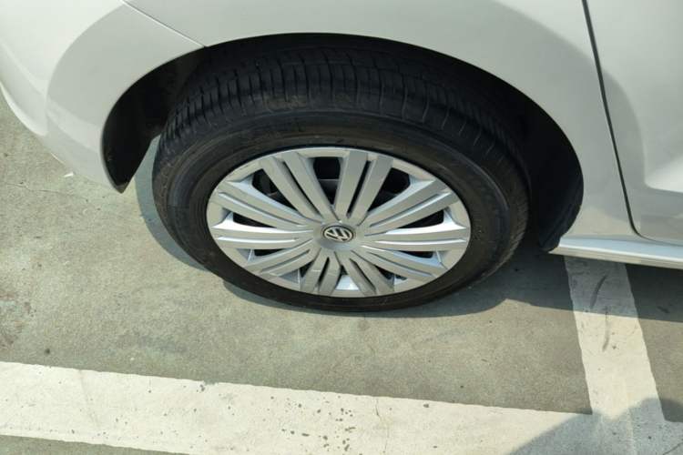 Used Volkswagen Polo 2016 1.6L Automatic Comfort Model Right Rear Wheel Hub