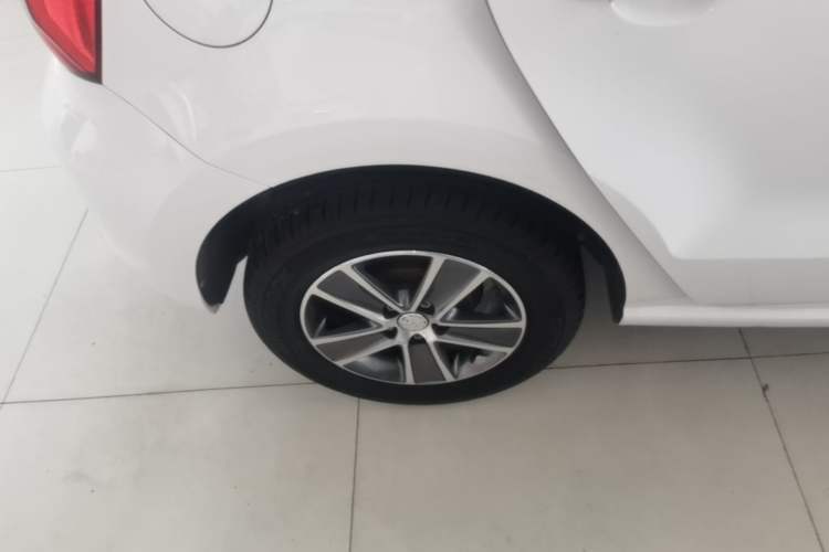 Used Volkswagen Polo 2016 1.4L Manual Fashion Model Right Rear Wheel Hub