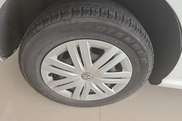 Used Volkswagen Polo 2016 1.4L Manual Fashion Model Right Rear Wheel Hub