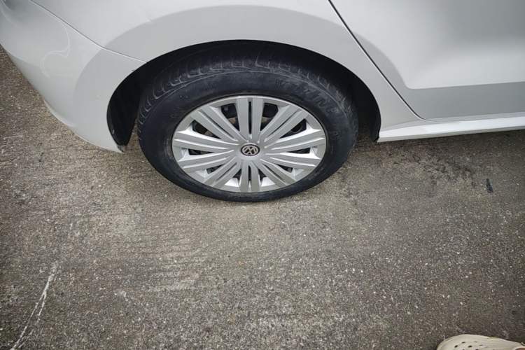 Used Volkswagen Polo 2016 1.6L Automatic Comfort Model Right Rear Wheel Hub