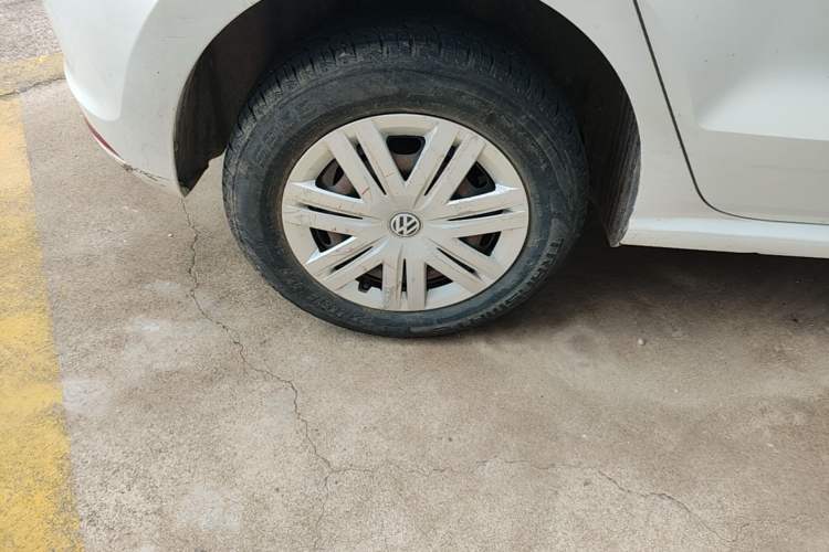 Used Volkswagen Polo 2016 1.4L Manual Fashion Model Right Rear Wheel Hub