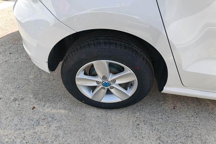 Used Volkswagen Polo 2016 1.4L Manual Fashion Model Right Rear Wheel Hub