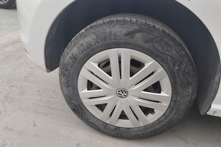 Used Volkswagen Polo 2016 1.4L Manual Fashion Model Right Rear Wheel Hub