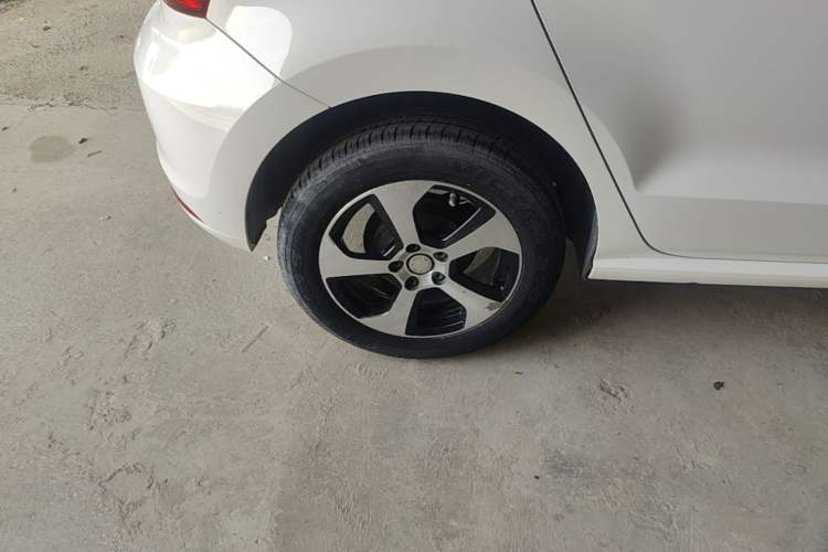 Used Volkswagen Polo 2016 1.4L Manual Fashion Model Right Rear Wheel Hub